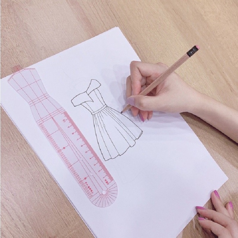 Modello di disegno della figur - Women Fashion Figure Template recensione e prezzo